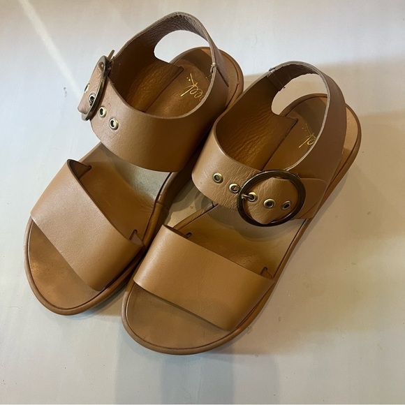 Beak swan platform sandals. - Picture 7 of 9